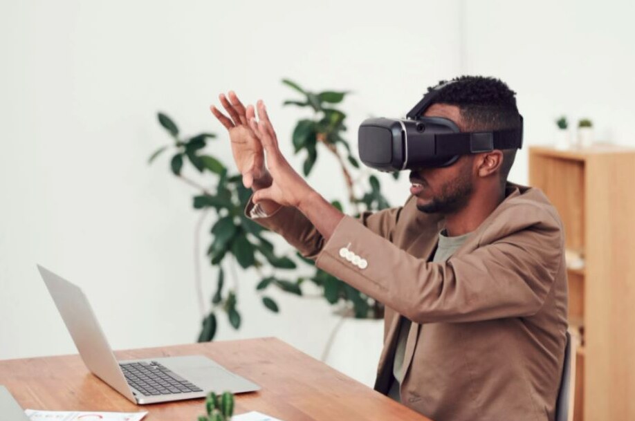 Role of AI Avatars in Virtual Communication and Remote Workspaces